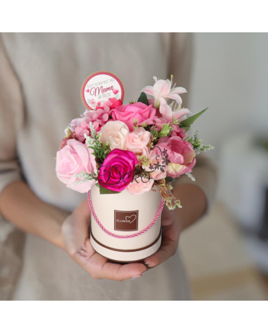 Flower box dla mamy prezent na dzień mamy kwiaty premium