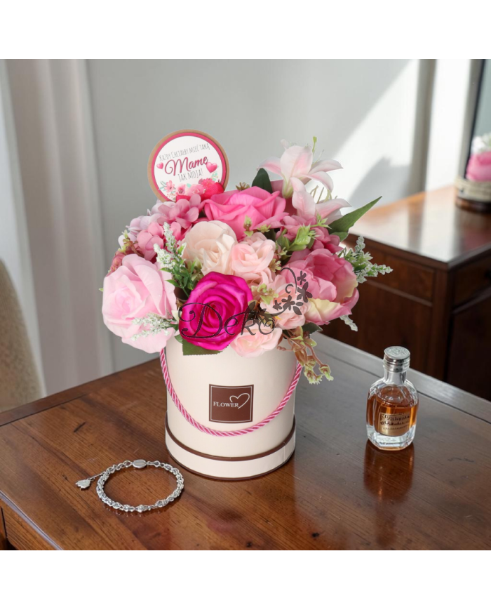 Flower box dla mamy prezent na dzień mamy kwiaty premium