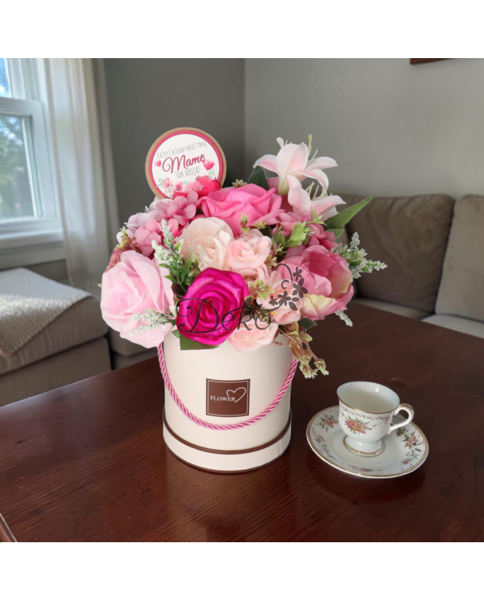 Flower box dla mamy prezent na dzień mamy kwiaty premium